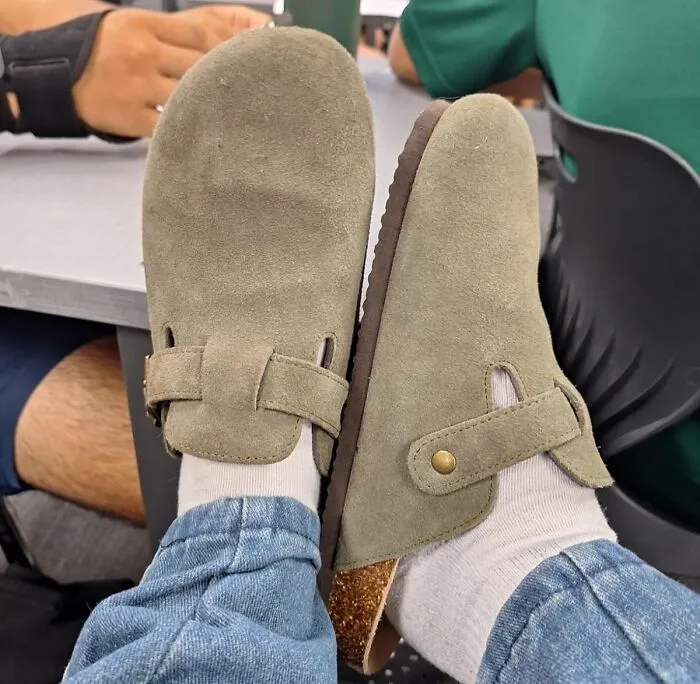 Step Into Stylish Comfort With These Sleek <a Style="Display:inline;" Href="Https://Www.amazon.com/Kidmi-Leather-Footbed-Sandals-Support/Dp/B0bs6g9wg6?crid=sx6j23ywg54i&dib=eyj2ijoimsj9.ohun2tpo8gsewnviytfijwrjczf909w96xjl3j0w9bpzeb5opluzoyep7lf5qto7xeygmkyibsezze7uura2rwtiqvtk2gcr3nil3vbg8jbekicvpsndq5izhkmyl4gx8w9dwyxacan4xbpd_hypshbn1htbllc143e7sjuscekr5-3qamclyh3sfjckv1pfboccelinvvgjrz_g6ch9xk2iygzvfpxqh-73ihoy02wt2ccd1b3jbmsewlcaehimmbbeuw-Ioymmfmou15xczdkggds2vtytwxg6jn0imsi.enttlncycr21sjgnigpbql_06xsiz8kzh268gsmnrko&dib_tag=se&keywords=clogs&qid=1733732431&sprefix=clogs+%2caps%2c469&sr=8-1-Spons&sp_csd=d2lkz2v0tmftzt1zcf9hdgy&psc=1&linkcode=ll1&tag=bpaxolotl-20&linkid=29596904c1dc618c4f0e80796278af78&language=en_us&ref_=as_li_ss_tl" Target="_blank"><span Style="Font: Inherit; Color: #d74b1f;"> Suede Clogs </Span>, The Perfect Accompaniment To Their Eclectic Style And Laid-Back Vibe