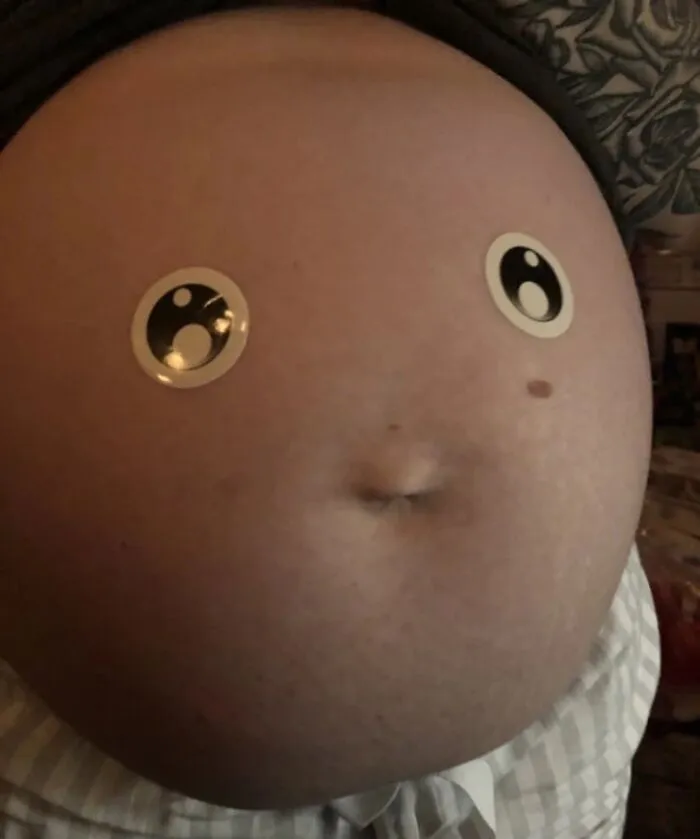 My Girlfriend Added Stickers To Her Pregnant Belly, And I’m Crying