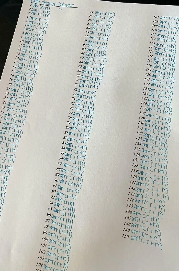 En mi escuela, cuando te equivocas en una fórmula en los exámenes semanales, te obligan a escribirla 150 veces. Tengo 4 más de estos que hacer