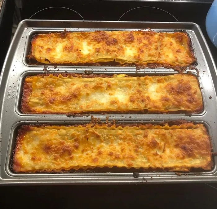 A Cut Above The Rest! This <span Style="Font: Inherit; Color: #d74b1f;"> Lasagna Trio Pan</Span> Is The Perfect Gift For The Mom Who Loves To Cook, Offering A Trifecta Of Cooking Possibilities And Presentation With Its Three Individual Sections
