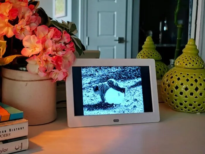 A Frame-Worthy Gift For The Mom Who Loves To Cherish Memories! This <a Style="Display:inline;" Href="Https://Www.amazon.com/Atatat-Digital-Photo-Frame-Screen/Dp/B08mtg9l6s?ie=utf8&th=1&linkcode=ll1&tag=bpferret-20&linkid=74798cd2304401d846a26bc111b8a735&language=en_us&ref_=as_li_ss_tl" Target="_blank"><span Style="Font: Inherit; Color: #d74b1f;"> Digital Picture Frame</Span> Is The Perfect Way To Display Your Favorite Photos And Make Her Heart Warm And Fuzzy