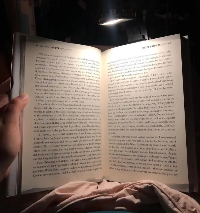 A Gift That Shines Bright For The Mom Who Loves To Read! This <a Style="Display:inline;" Href="Https://Www.amazon.com/Luminolite-3000k-Bookmark-Adjustable-Brightness/Dp/B079lyzcj9?ie=utf8&th=1&linkcode=ll1&tag=bpferret-20&linkid=e10161abb58181dae1d3de6d230e8d8a&language=en_us&ref_=as_li_ss_tl" Target="_blank"><span Style="Font: Inherit; Color: #d74b1f;"> Clip-On Reading Light</Span> Is The Perfect Accessory For Book Lovers, Providing A Gentle And Focused Beam Of Light That Illuminates The Pages Without Disturbing The Surrounding Atmosphere