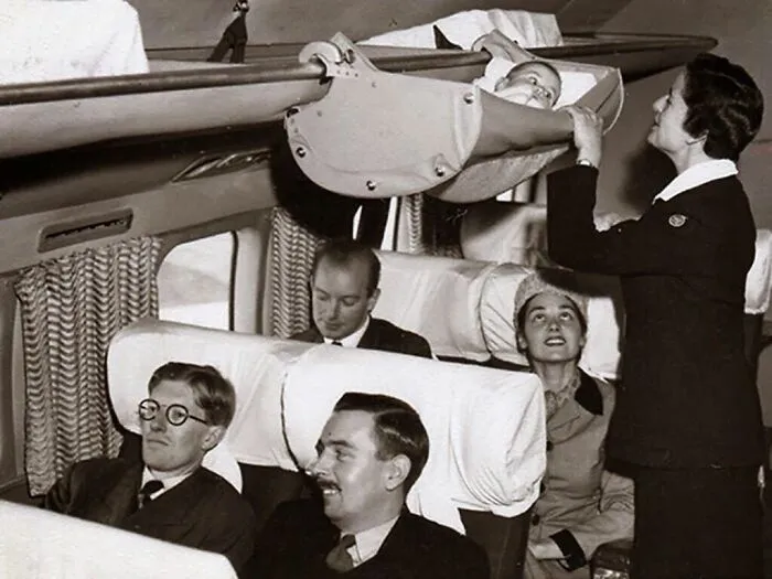 Esta es la forma en la que los bebés solían viajar en aviones