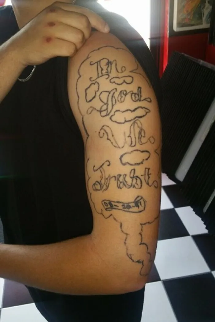 27 Personas que no se dan cuenta de lo horribles que son sus tatuajes (nuevas imágenes)