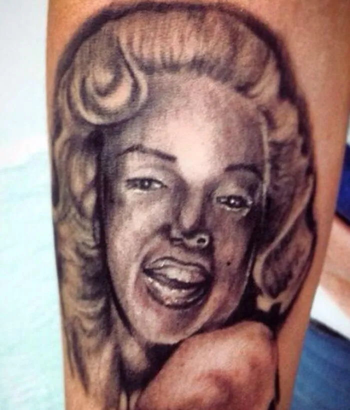 27 Personas que no se dan cuenta de lo horribles que son sus tatuajes (nuevas imágenes)
