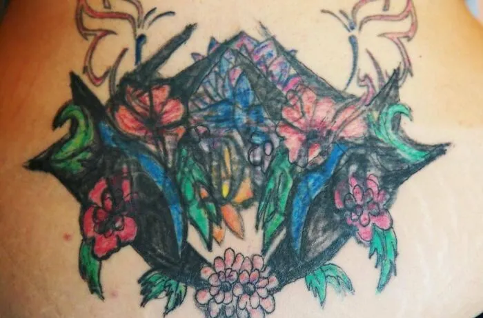 27 Personas que no se dan cuenta de lo horribles que son sus tatuajes (nuevas imágenes)