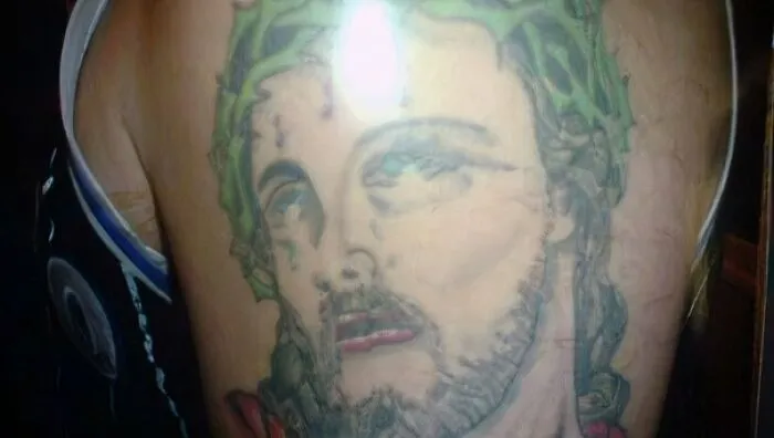 27 Personas que no se dan cuenta de lo horribles que son sus tatuajes (nuevas imágenes)