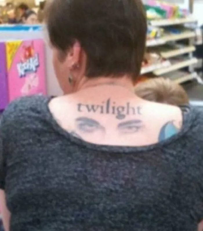 27 Personas que no se dan cuenta de lo horribles que son sus tatuajes (nuevas imágenes)