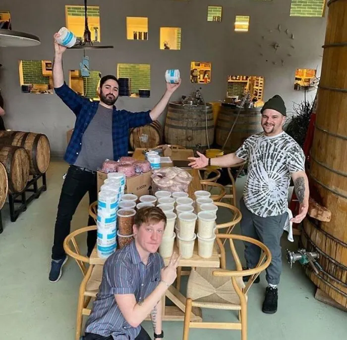 Boyfriend Lost His Serving Job Because Of Corona. Bosses Cleared Out The Kitchen To Provide Food For Employees And Intend On Making Them Weekly Care Packages