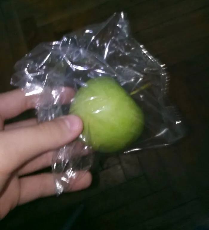 Mi escuela inició un proyecto ecológico regalando manzanas a los alumnos
