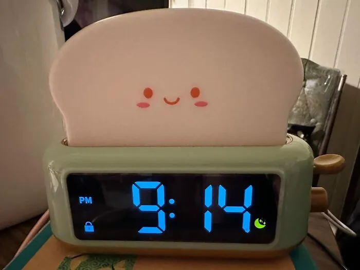 This <a Style="Display:inline;" Href="Https://Www.amazon.com/Battery-Operated-Dimmer-Bedside-Toddler/Dp/B0cghyrj2n?ie=utf8&linkcode=ll1&tag=bpwoodpecker-20&linkid=9236ce033e0cc6d7829dd0bbd4aec5f5&language=en_us&ref_=as_li_ss_tl" Target="_blank"><span Style="Font: Inherit; Color: #d74b1f;"> Night Light And Alarm Clock </Span> Is Just What Your Room Needs For Some Toasty Vibes