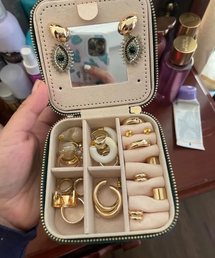 Pack A Little Sparkle Into Your Travels With This <a Style="Display:inline;" Href="Https://Www.amazon.com/Smileshe-Portable-Organizer-Necklaces-Bracelets/Dp/B09b1wh6n6?ie=utf8&th=1&linkcode=ll1&tag=bpgoose-20&linkid=5ef38780a98f6b328407612f168505c9&language=en_us&ref_=as_li_ss_tl" Target="_blank"><span Style="Font: Inherit; Color: #d74b1f;"> Travel Jewelry Box</Span> That's The Perfect Companion