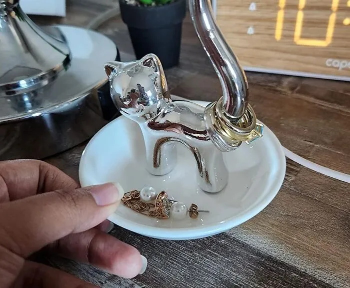 Purr-Fectly Practical: This <a Style="Display:inline;" Href="Https://Www.amazon.com/Pudding-Cabin-Bracelets-Earrings-Birthday/Dp/B072ps34bn?ie=utf8&th=1&linkcode=ll1&tag=bpgoose-20&linkid=5c21a009da3f6df6adcdfadde6fad473&language=en_us&ref_=as_li_ss_tl" Target="_blank"><span Style="Font: Inherit; Color: #d74b1f;"> Cat Ring Holder And Trinket Dish</Span> Is The Cat's Meow For Keeping Your Jewelry Tidy