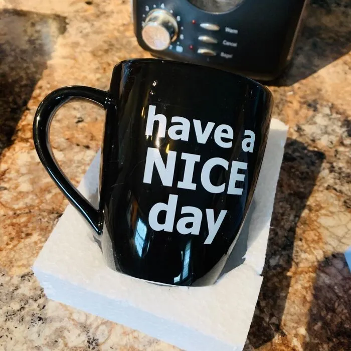 This <a Style="Display:inline;" Href="Https://Www.amazon.com/Decodyne-Coffee-Middle-Finger-Bottom/Dp/B076pj1jsg?ie=utf8&th=1&linkcode=ll1&tag=bppelican-20&linkid=521004bf97e41caffadb9f6b389a7aaa&language=en_us&ref_=as_li_ss_tl" Target="_blank"><span Style="Font:inherit;color:#d74b1f;"> Have A Nice Day Mug</Span> Hides A Special Little Message At The Bottom… Guess Which Finger Its Holding Up?