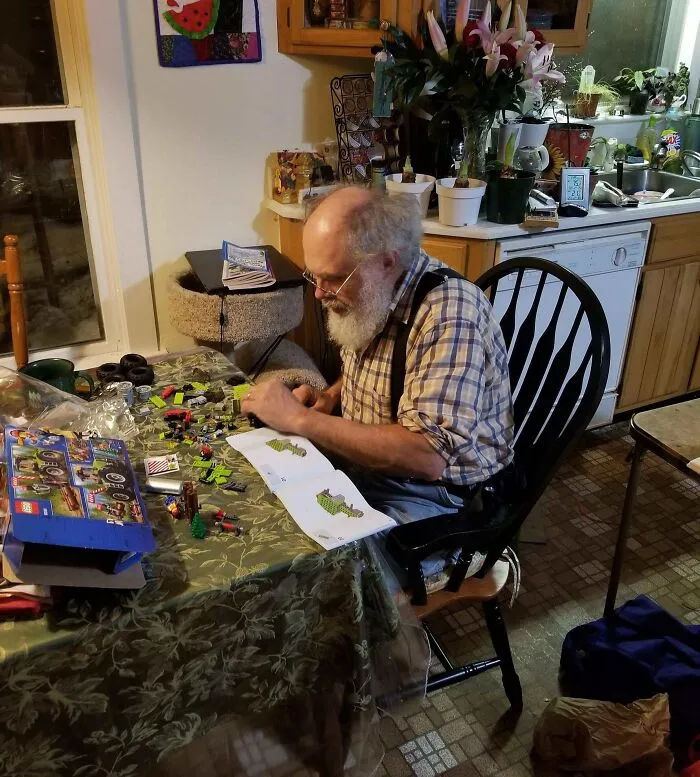 My 61-Year Old Fil Hasn't Gotten A Toy For Christmas In 50 Years, Happily Putting Together A LEGO Logging Tractor