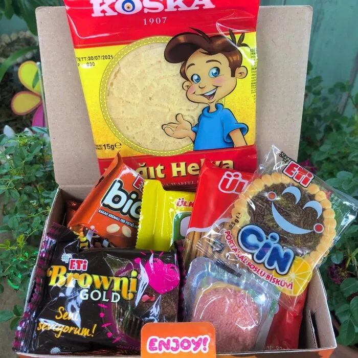Snack Your Way Around The World With This <a Style="Display:inline;" Href="Https://Www.amazon.com/International-Ultimate-Assortment-Turkish-Universal/Dp/B07x1bglqk?ie=utf8&linkcode=ll1&tag=bpwasp-20&linkid=498119a6eb44492a54ae53cacacbdd53&language=en_us&ref_=as_li_ss_tl" Target="_blank"><span Style="Font:inherit; Color: #d74b1f;"> Midi International Snack Box</Span> - A Taste Bud Passport To A New Adventure