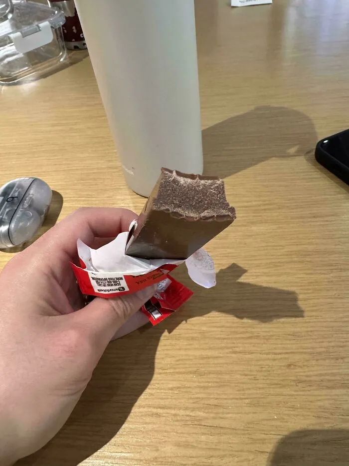 Acabo de morder un kitkat sin barquillo dentro