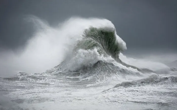 40 Awe-Inspiring Photos That Showcase The Majesty Of Ocean Waves By Rachael Talibart