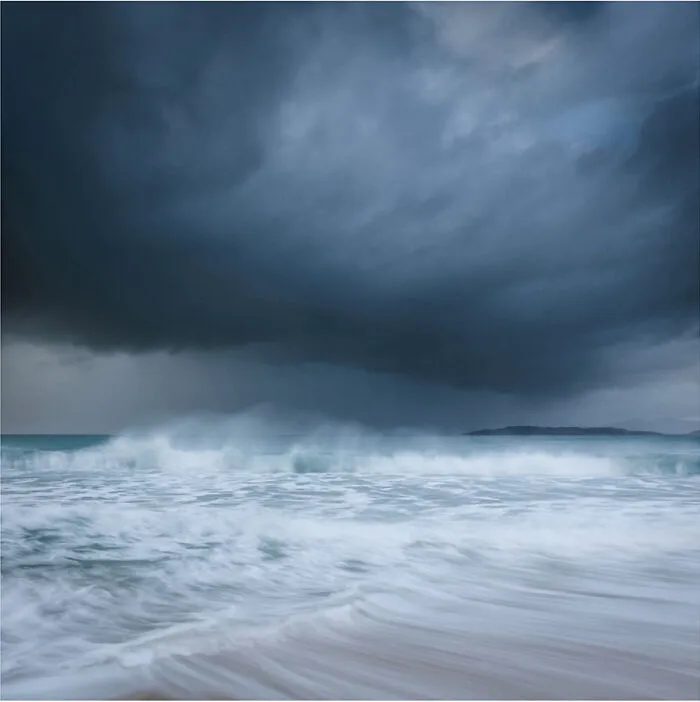 40 Awe-Inspiring Photos That Showcase The Majesty Of Ocean Waves By Rachael Talibart