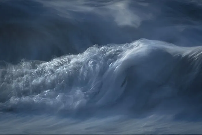 40 Awe-Inspiring Photos That Showcase The Majesty Of Ocean Waves By Rachael Talibart