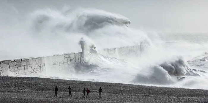 40 Awe-Inspiring Photos That Showcase The Majesty Of Ocean Waves By Rachael Talibart