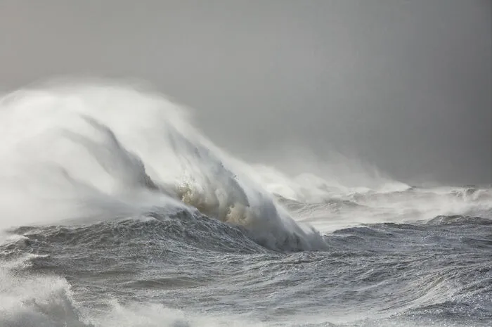 40 Awe-Inspiring Photos That Showcase The Majesty Of Ocean Waves By Rachael Talibart