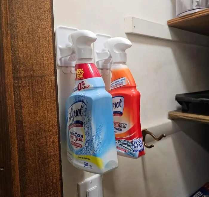 After All The Cleaning, Hang Up Your Spray Bottles On These Specially Designed <a Style="Display:inline;" Href="Https://Www.amazon.com/Command-Hangers-Decorate-Damage-Free-17009-Hw2es/Dp/B06zyh43cs?ie=utf8&linkcode=ll1&tag=bphippopotamus-20&linkid=3316958482a7535b0fef9a8d4202991d&language=en_us&ref_=as_li_ss_tl" Target="_blank"><span Style="Font:inherit;color:#d74b1f;"> Command Hooks</Span>