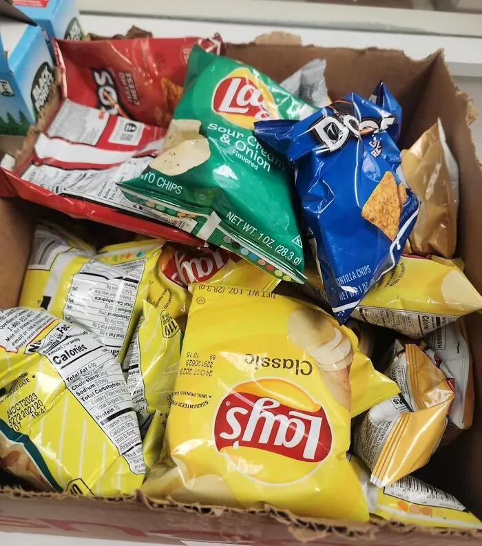There Can Never Be Enough Snacks! A Box Of <a Style="Display:inline;" Href="Https://Www.amazon.com/Frito-Lay-Party-Variety-Pack-Count/Dp/B076h2j9tz?ie=utf8&linkcode=ll1&tag=bpcherry-20&linkid=b66cef7373afd2b6bcb0a09cd0605fed&language=en_us&ref_=as_li_ss_tl" Target="_blank"><span Style="Font:inherit;color:#d74b1f;"> Assorted Chips</Span> Is A Good Way To Make Sure There Is More Than Enough To Go Around