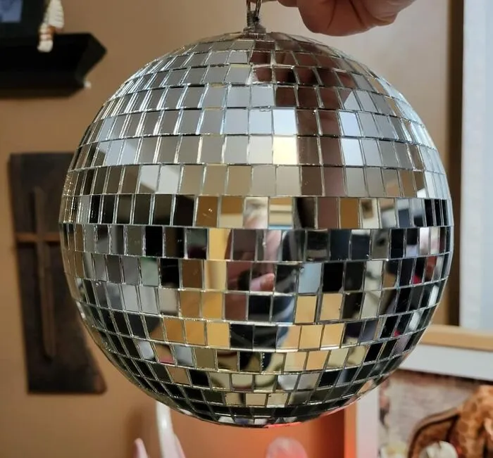  A <a Style="Display:inline;" Href="Https://Www.amazon.com/Reyeeinc-Operated-Rotating-Decorations-Birthday/Dp/B0dhkcn5qz?crid=3csch9a3c3zw1&dib=eyj2ijoimsj9.49frbrs1kysymfaelc2lpelfwlyhtkk4gdiixjixc5lmmkpldnah3yhgwusw26thjegy4wzptnnto9l4r68vd6cjyksxg8ictmso4diqyfgnxe8_brxc6zlnttiga321yavbjmfikrulqbdyuxtllcu48mi22hxnnlftggtuwhimpjup5tncvziwpqgufi0skaherfk8r6rmqvl7gf1n0iobv-Kthqkkbgn9pl0yyxu__yytd6s_5eyni6-Z0xbpthmugnbh7ahiccns17rlhooidkqpe7fiuzjhwlccex3nrfploatkd28my808p1octphavf0b0b7gi4gaa67dvc5d0xahkxo2mkhm88-Uurw.id5ffqla8kmda4xqmtd3idfz3a-3p0fx_jurbhhgidw&dib_tag=se&keywords=alytimes+mirror+disco+ball&qid=1734431742&s=home-Garden&sprefix=alytimes+mirror+disco+ball%2cgarden%2c203&sr=1-7&linkcode=ll1&tag=bpcherry-20&linkid=490bc7d1d0b752c9b4b4e30c77b71047&language=en_us&ref_=as_li_ss_tl" Target="_blank"><span Style="Font:inherit;color:#d74b1f;"> Dico Ball</Span> Is Really All You Need To Let People Know "The Party Has Started!"