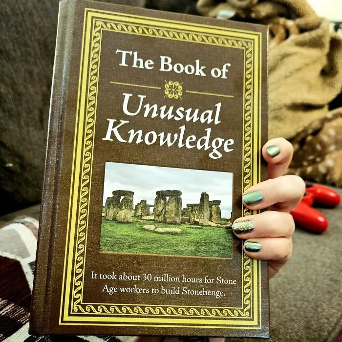 <a Style="Display:inline;" Href="Https://Www.amazon.com/Unusual-Knowledge-Editors-Publications-International/Dp/1450845800?ie=utf8&linkcode=ll1&tag=bpstingray-20&linkid=1e00e4b8c0b2379c082be7c49d12ad50&language=en_us&ref_=as_li_ss_tl" Target="_blank"> <span Style="Font:inherit;color:#d74b1f;"> The Book Of Unusual Knowledge </Span> Is The Only Place We Went To Learn Something This Year. Everything Else Was Too Depressing