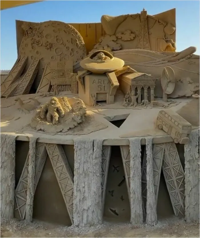 26 Sand Sculptures By This Italian Artist That Blend Architecture, Nature, And Pop Culture