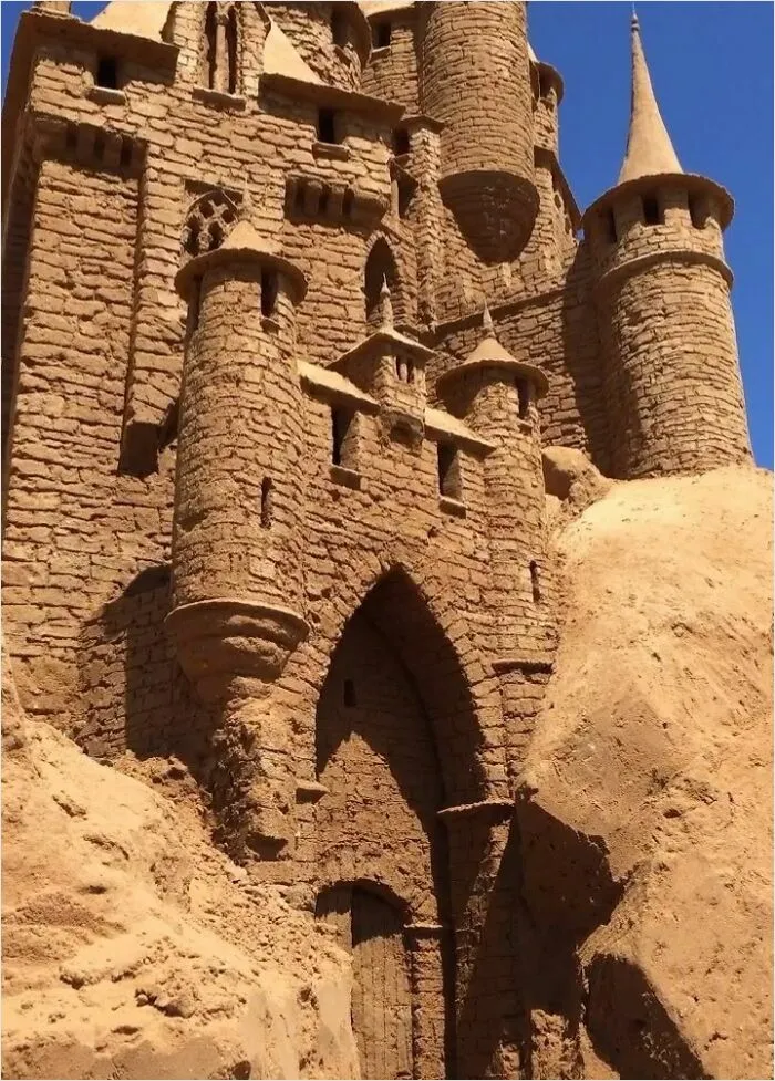 26 Sand Sculptures By This Italian Artist That Blend Architecture, Nature, And Pop Culture