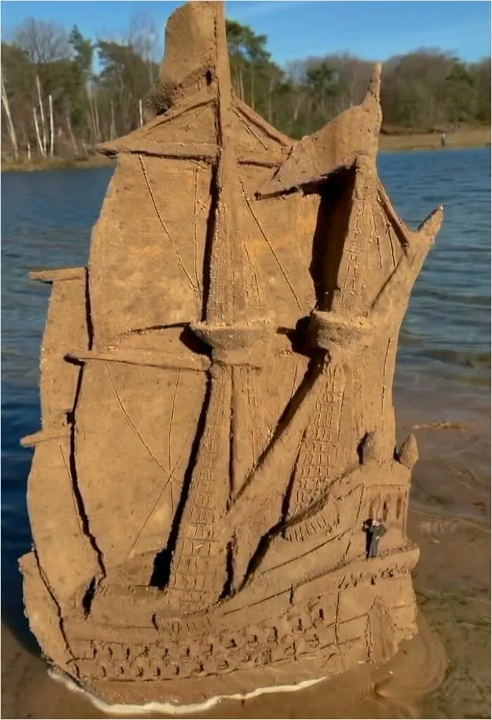 26 Sand Sculptures By This Italian Artist That Blend Architecture, Nature, And Pop Culture