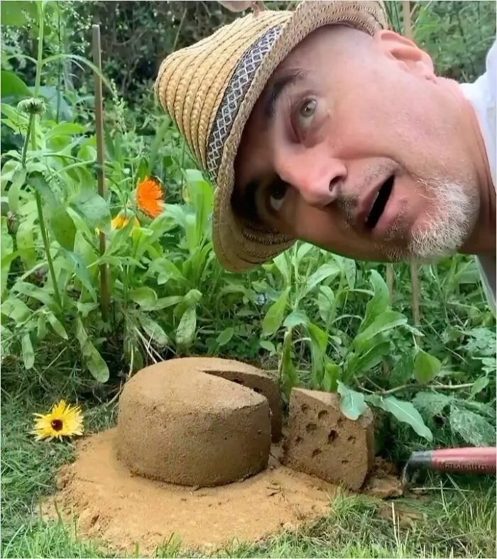 26 Sand Sculptures By This Italian Artist That Blend Architecture, Nature, And Pop Culture