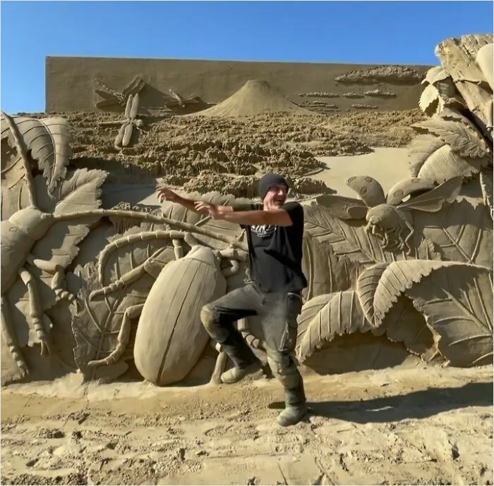 26 Sand Sculptures By This Italian Artist That Blend Architecture, Nature, And Pop Culture
