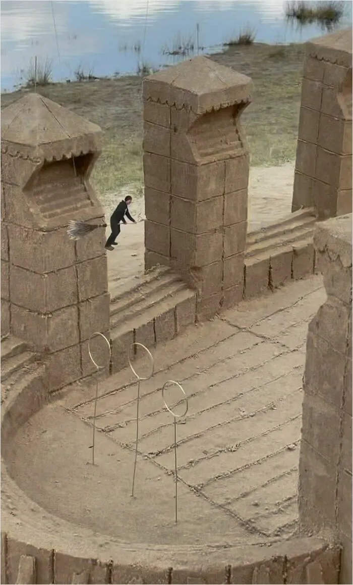 26 Sand Sculptures By This Italian Artist That Blend Architecture, Nature, And Pop Culture