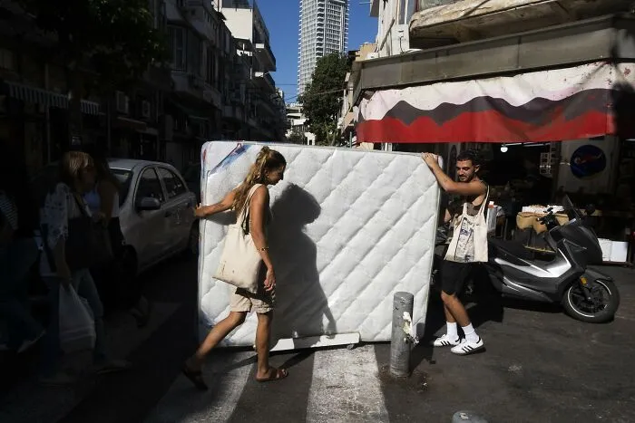 Street Life In Israel: 42 Captivating Images Taken By Ilan Ben Yehuda