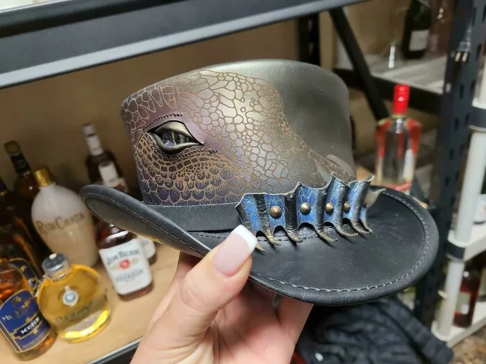 Alguien se dejó este sombrero en el bar