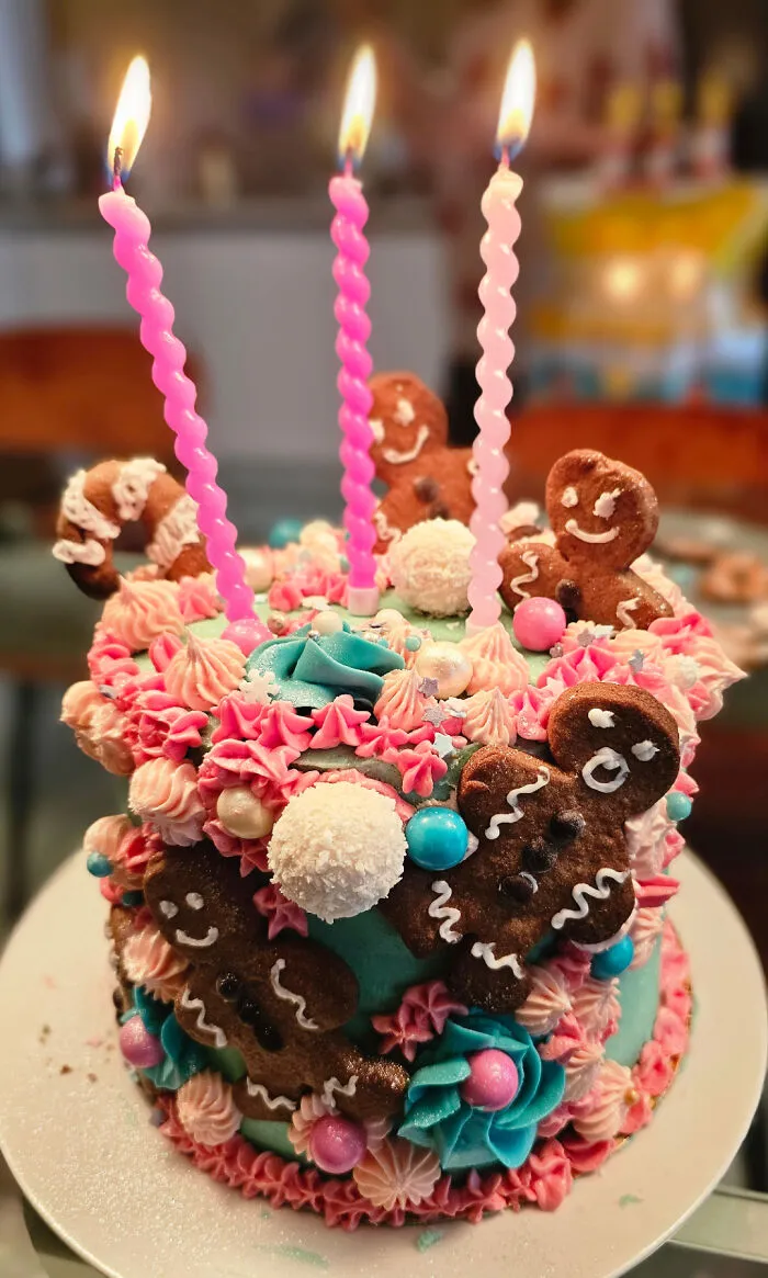 Mi novio y su madre me han hecho esto para mi cumple