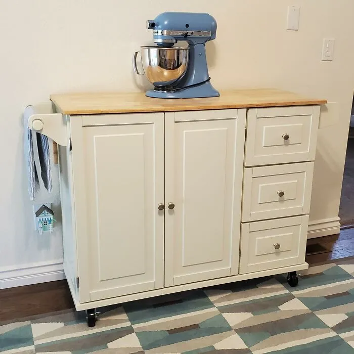 Roll With The Punches Of Meal Prep With A <a Style="Display:inline;" Href="Https://Www.amazon.com/Homestyles-Madison-Kitchen-Breakfast-Off-White/Dp/B01flrv1li?ie=utf8&th=1&linkcode=ll1&tag=bpsquid-20&linkid=cce65151f27883790a8989356671b0ee&language=en_us&ref_=as_li_ss_tl" Target="_blank"><span Style="Font: Inherit; Color: #d74b1f;"> Mobile Kitchen Island Cart </Span> That Brings Flexibility To Your Cooking Routine!