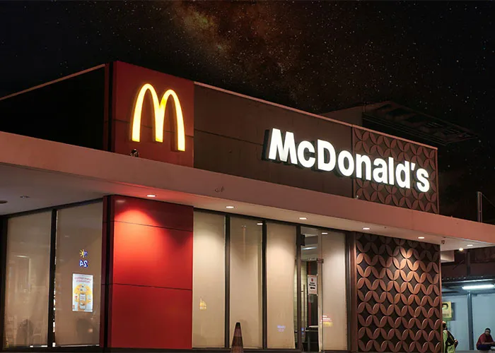 30 Hilarious Ways People Around The World Clock An American Instantly