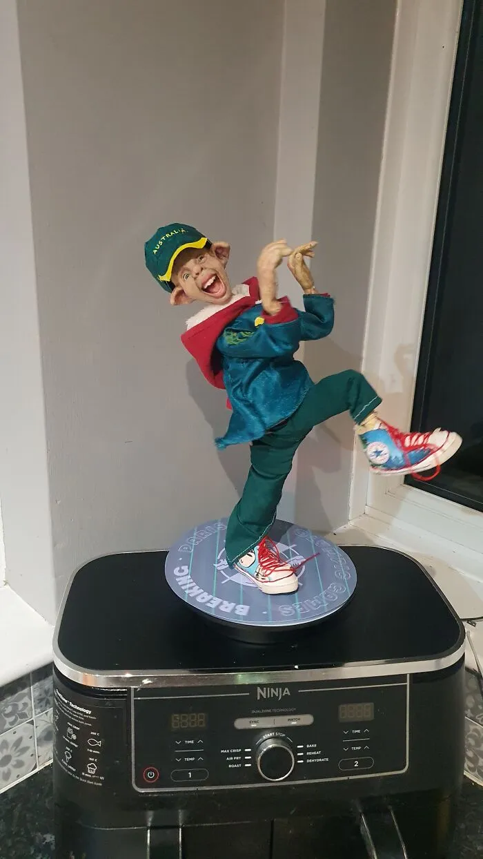 I Made A One-Of-A-Kind Elf For My Daughter And It Became A Lesson In Acceptance (35 Pics)