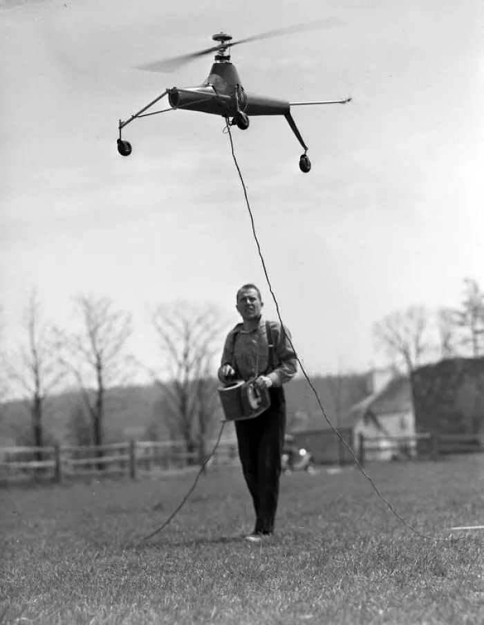 Modelo de helicóptero a control remoto. Pensilvania, 16 de abril de 1941