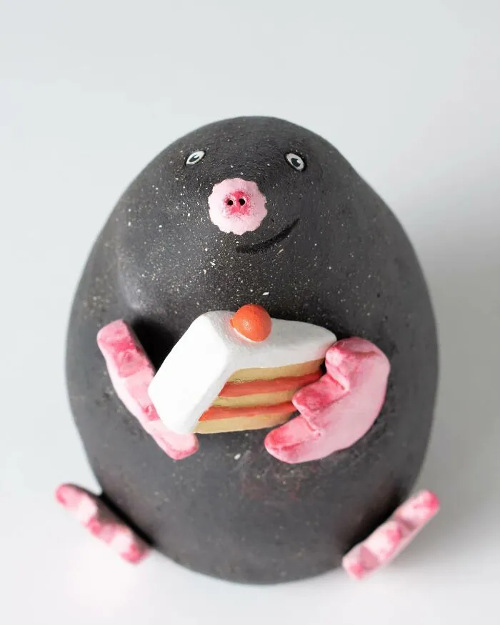 30 Quirky Ceramic Figures By Helen Burgess That Might Make You Smile