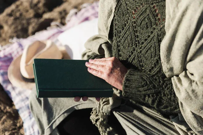 30 Skeletons In Family Closets That Folks Suspect Their Relatives Are Hiding, As Told Online 