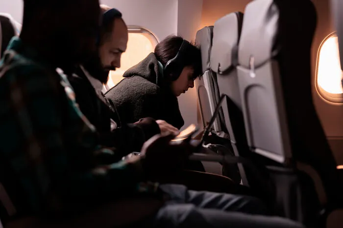 “Kidney Stone Decided To Pass On My Flight”: 39 Flight Horror Stories From Funny To Traumatic