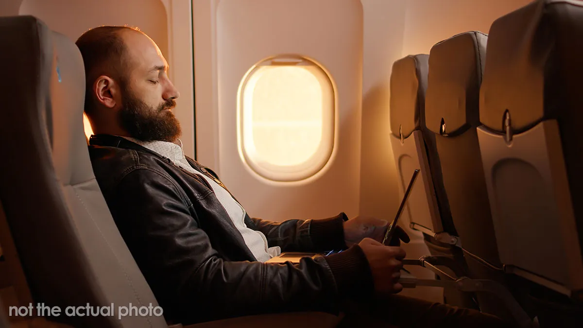 “Kidney Stone Decided To Pass On My Flight”: 39 Flight Horror Stories From Funny To Traumatic
