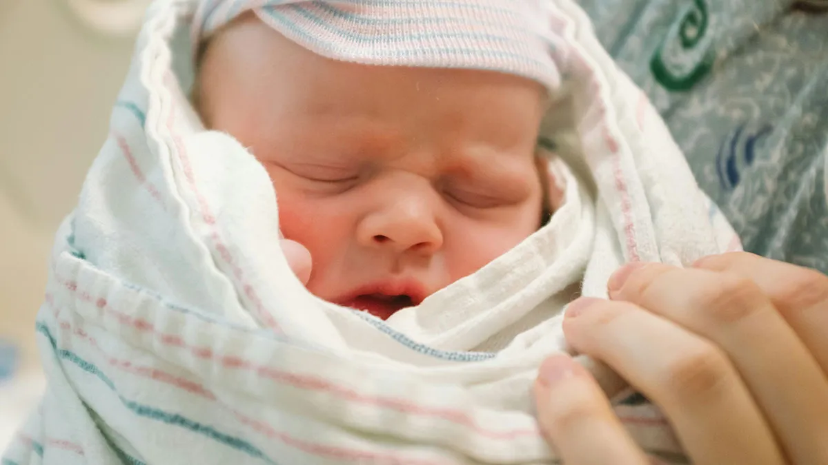 30 Maternity Ward Workers Share The Worst Cases Of “You Shouldn’t Be A Parent” They’ve Ever Seen