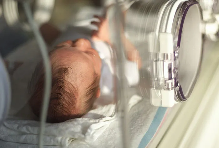 25 empleados de maternidades revelaron los casos más impactantes de personas no aptas para ser padres