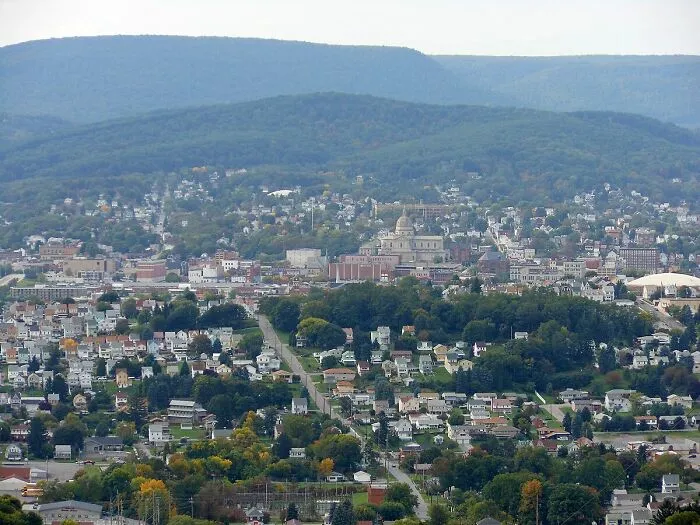 33 Terrible Countries And Cities Folks Traveled To For The First And Last Time